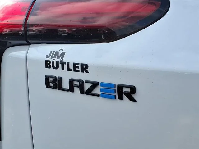 New 2026 Summit White Chevrolet LT image 23