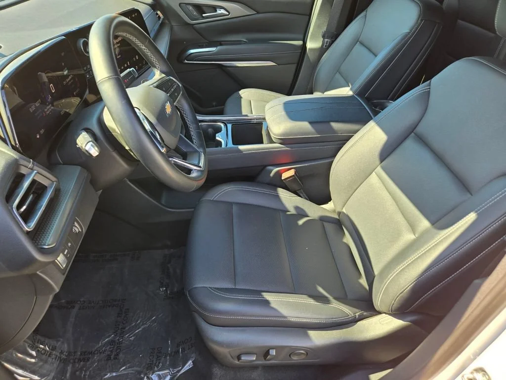 Used 2025 Summit White Chevrolet LT image 10