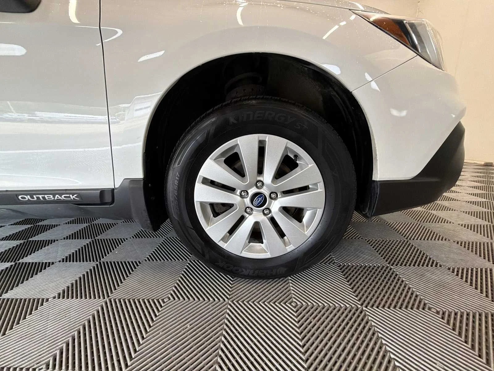 Used 2019 Crystal White Pearl Subaru Premium image 19
