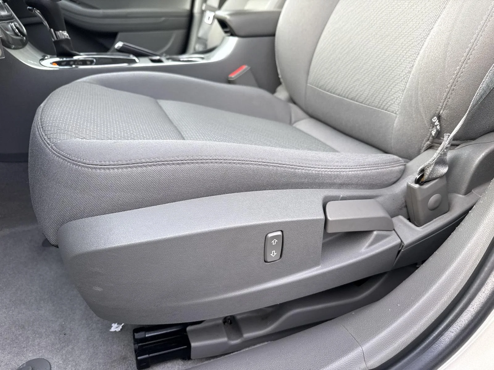 Used 2014 Champagne Silver Metallic Chevrolet LS image 18