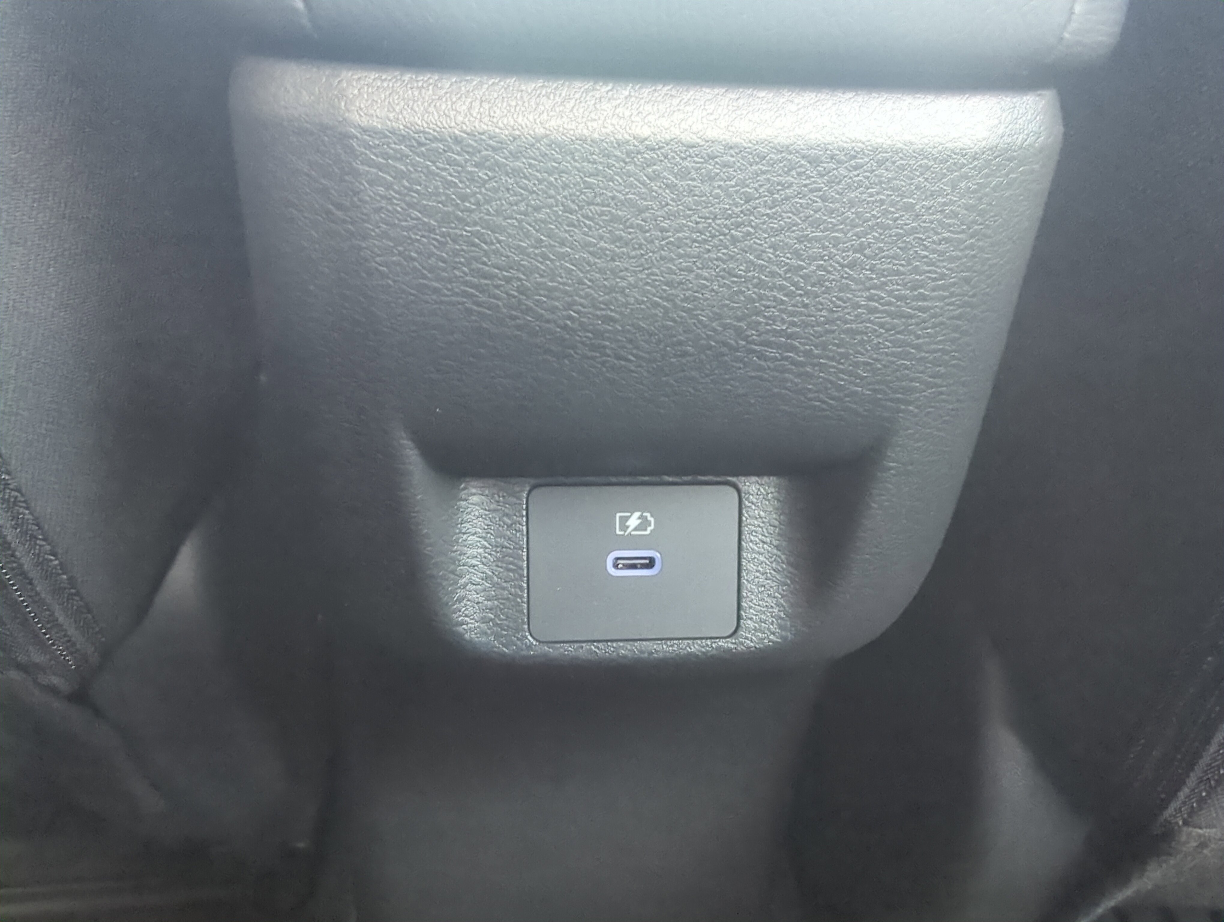 2025 Nissan Versa Sedan SR - Photo 11