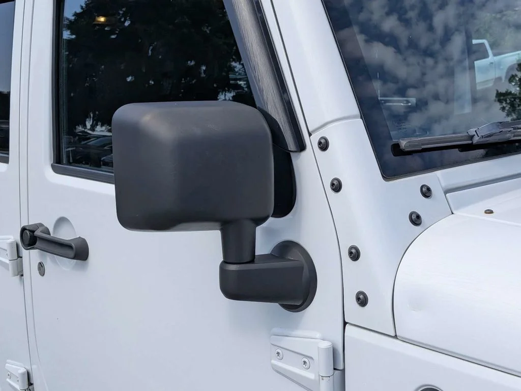 Used 2017 White Jeep Unlimited Sahara image 10