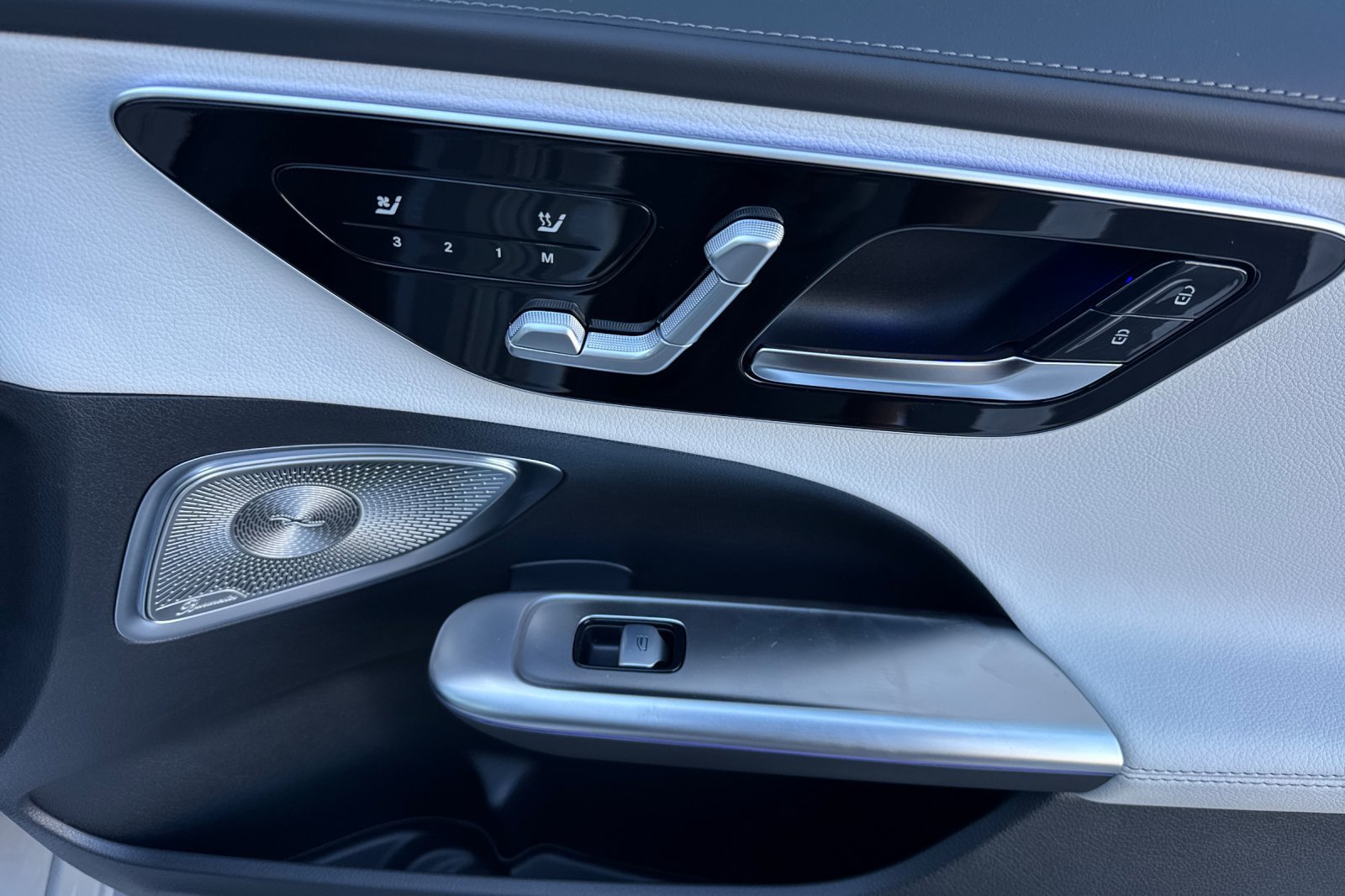 New 2026 MANUFAKTUR Alpine Grey Mercedes-Benz C 300 image 36