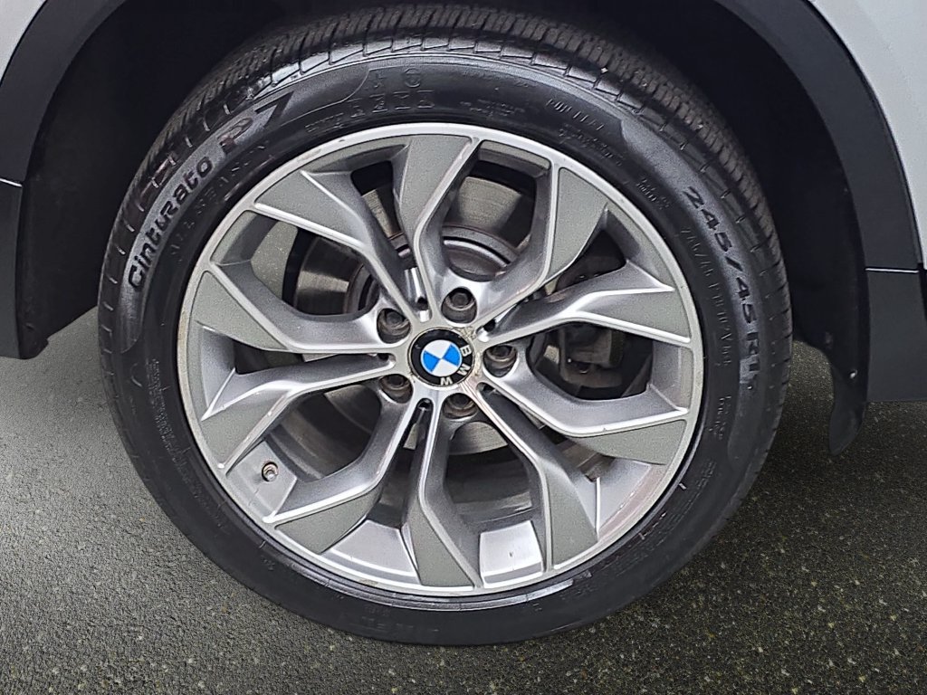 Used 2016 Glacier Silver Metallic BMW xDrive28d image 33