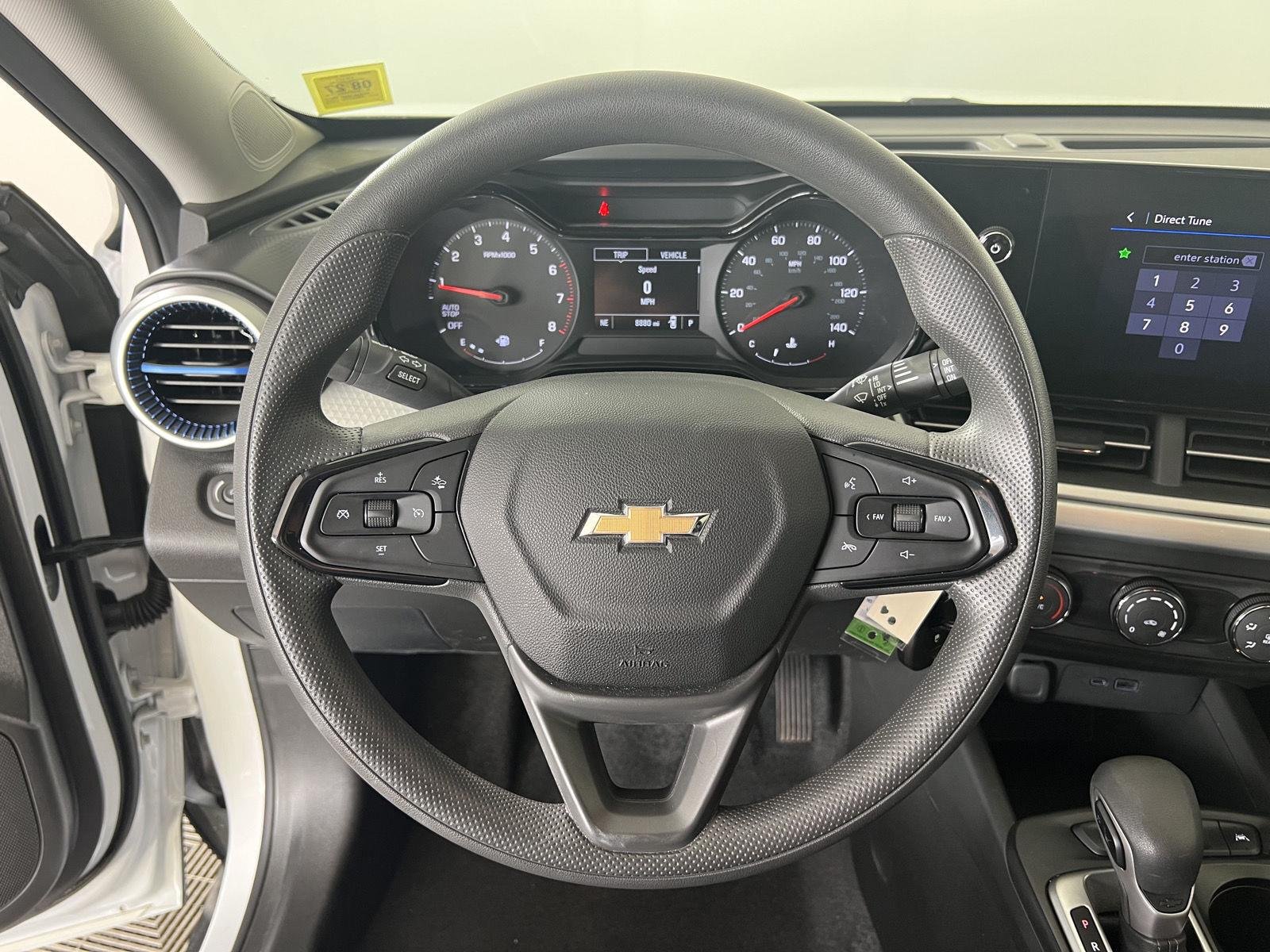 Used 2025 Summit White Chevrolet LS image 7