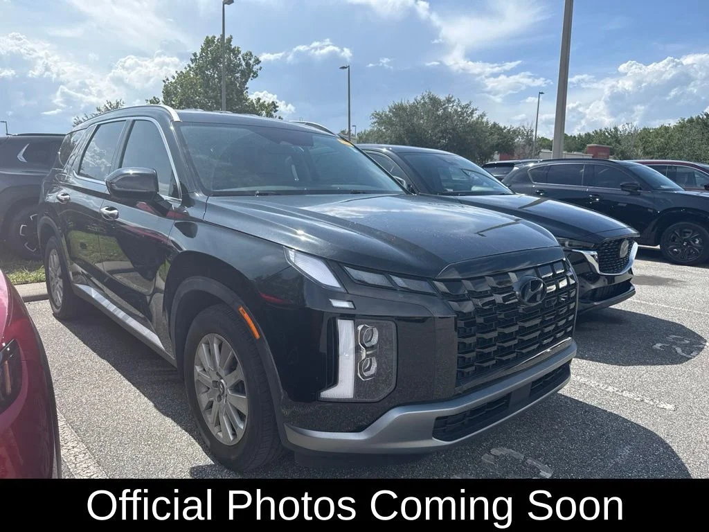 Used 2023 Black Hyundai SEL image 1