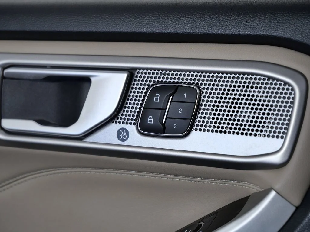 Used 2022 White Ford Limited image 28