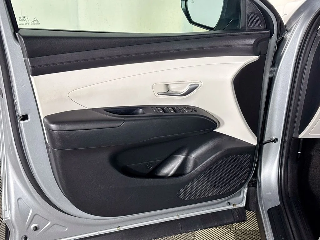 Used 2025 Silver Hyundai SEL image 10