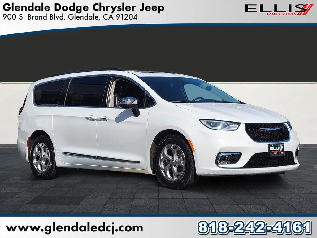 2023 Chrysler Pacifica Limited's photo