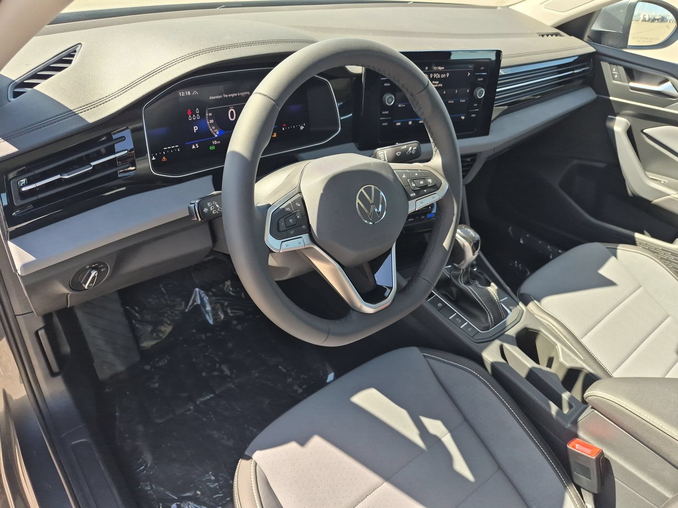New 2027 Platinum Gray Metallic Volkswagen SE image 10