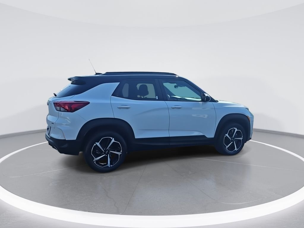 Used 2022 White Chevrolet RS image 8