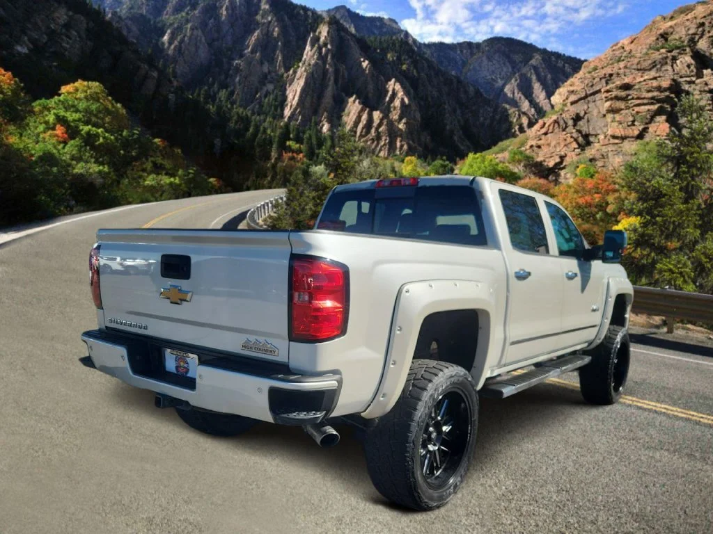 Used 2014 White Chevrolet High Country image 3