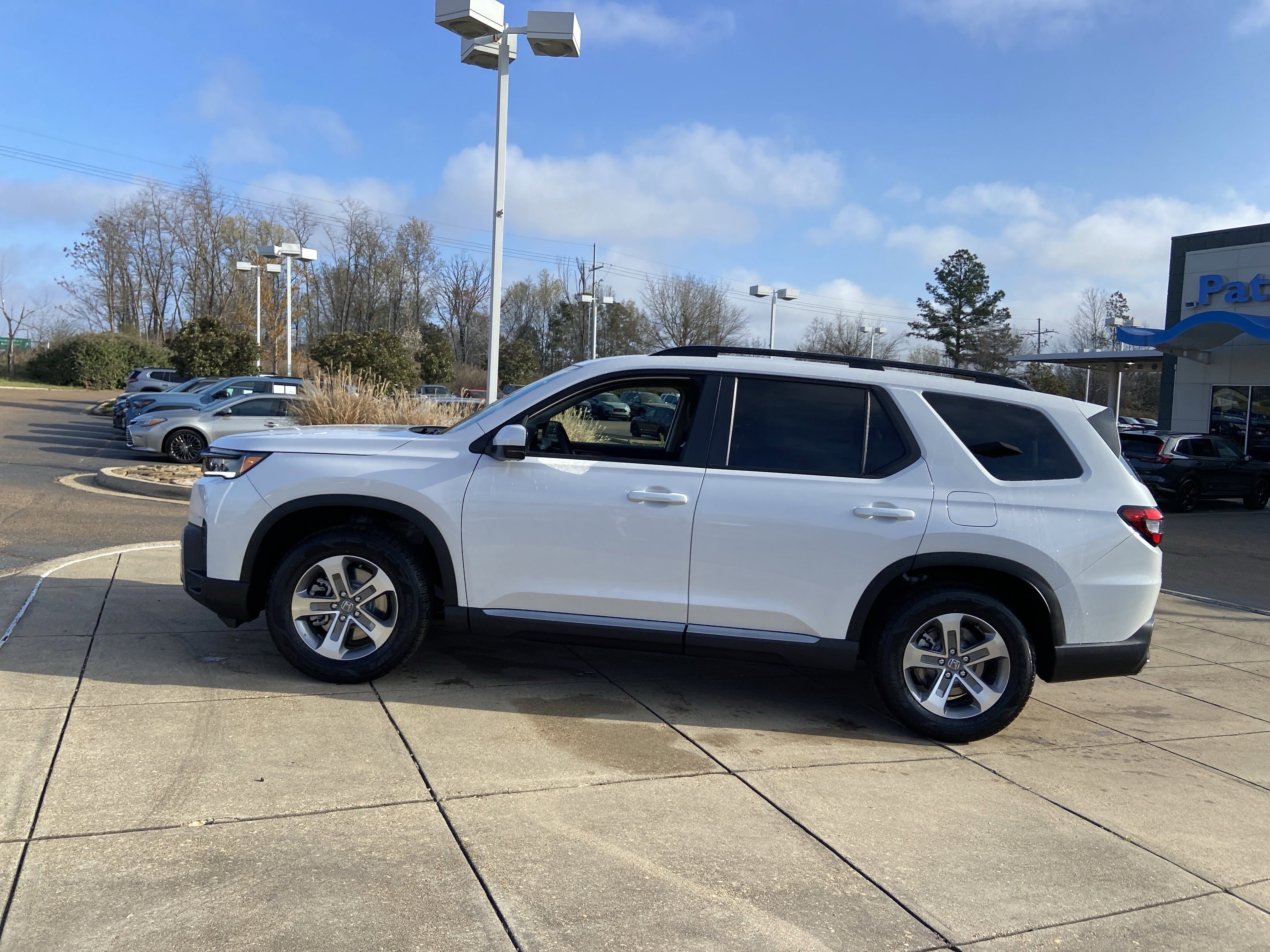 New 2026 Platinum White Pearl Honda EX-L image 6