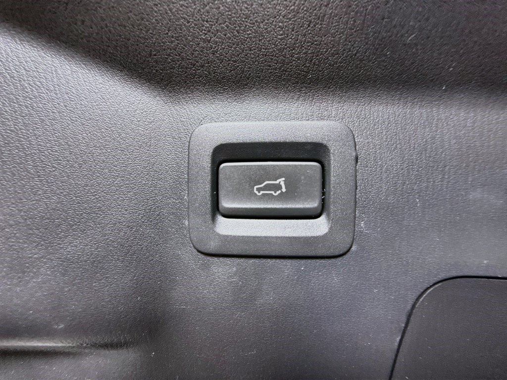 Used 2020 Snowflake White Pearl Mica Mazda Touring image 38