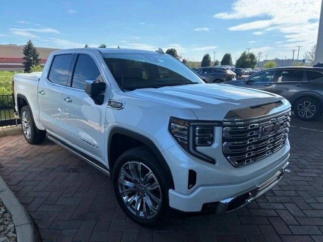 Used 2024 White Frost Tricoat GMC Denali image 2