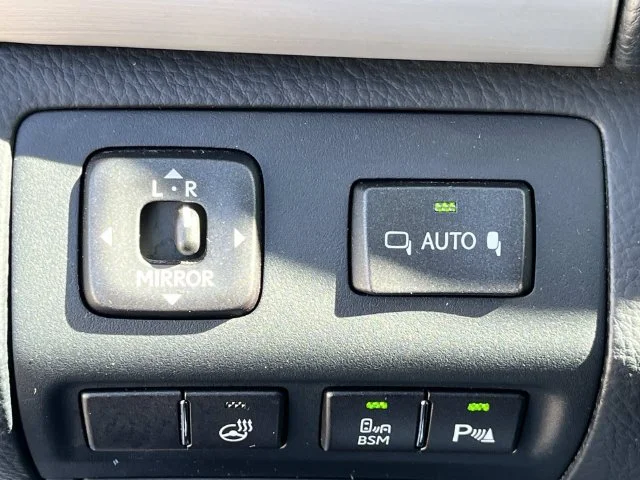 Used 2014 Silver Lexus 460 image 37