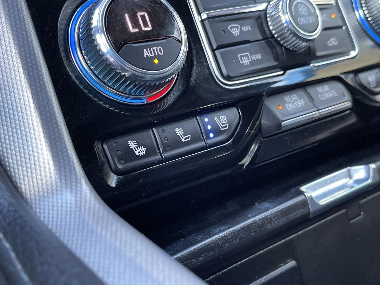 Used 2022 Onyx Black GMC Denali image 31