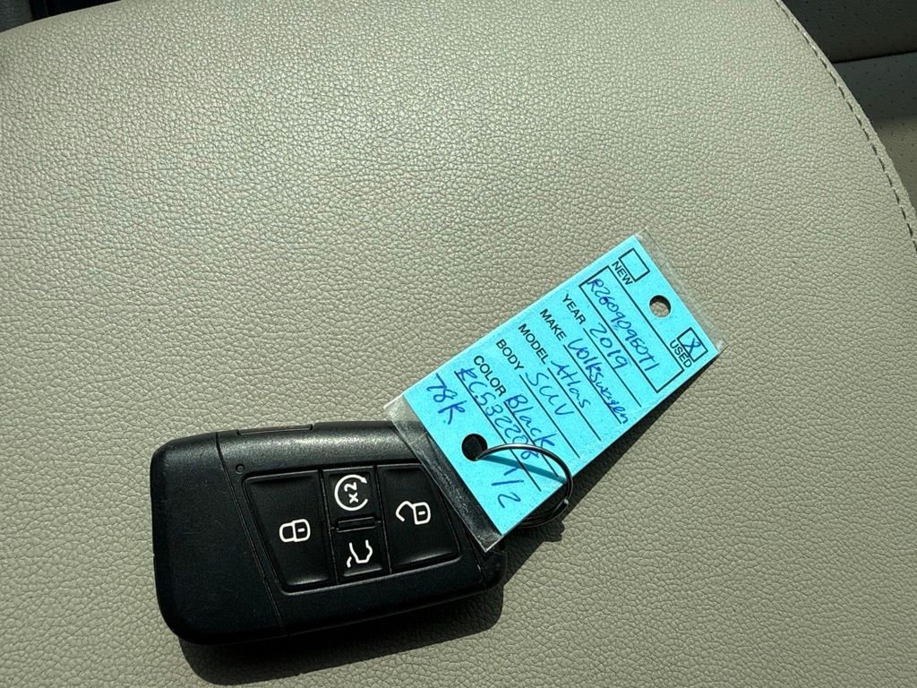 Used 2019 Black Volkswagen SEL image 39