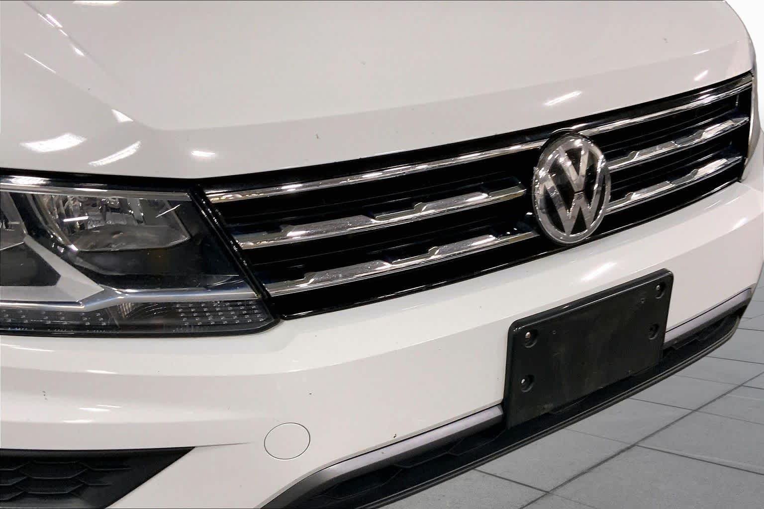Used 2021  Volkswagen SE image 30
