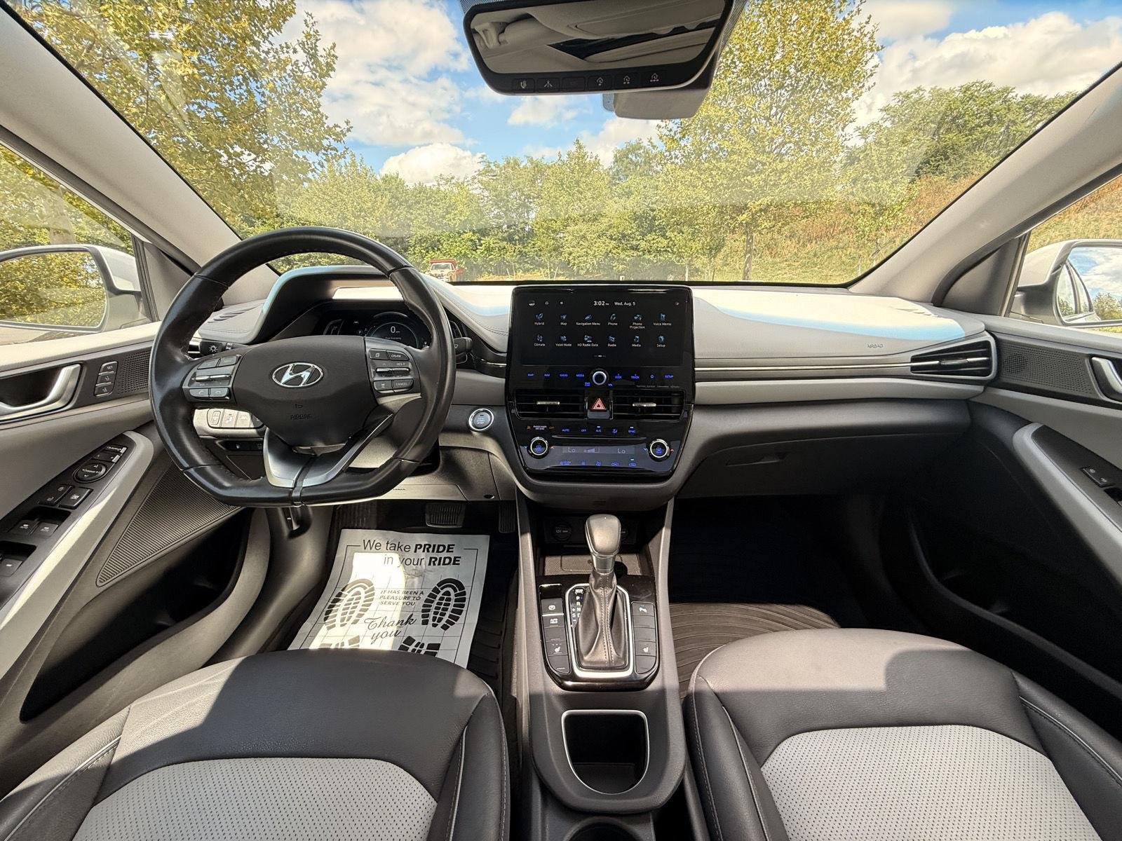 Used 2020 Ceramic White Hyundai Limited image 22