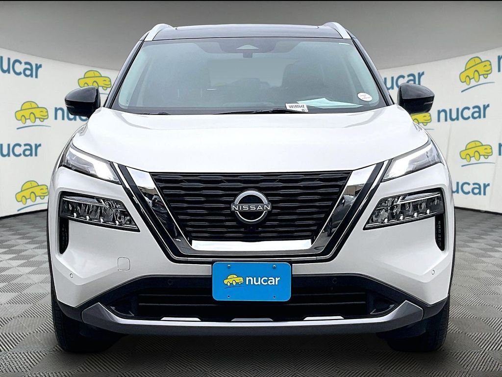 Used 2023 Pearl White Tricoat/Super Black Nissan SL image 2