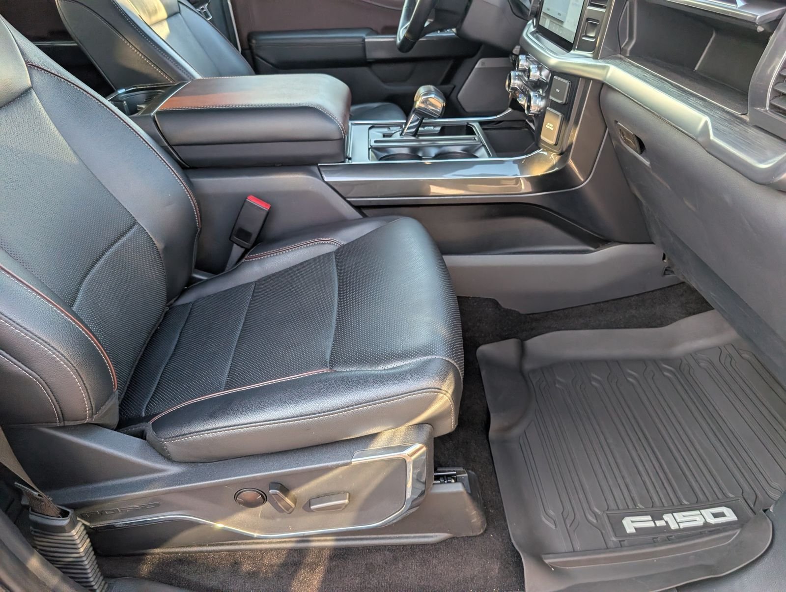 Used 2023 Oxford White Ford Lariat image 32