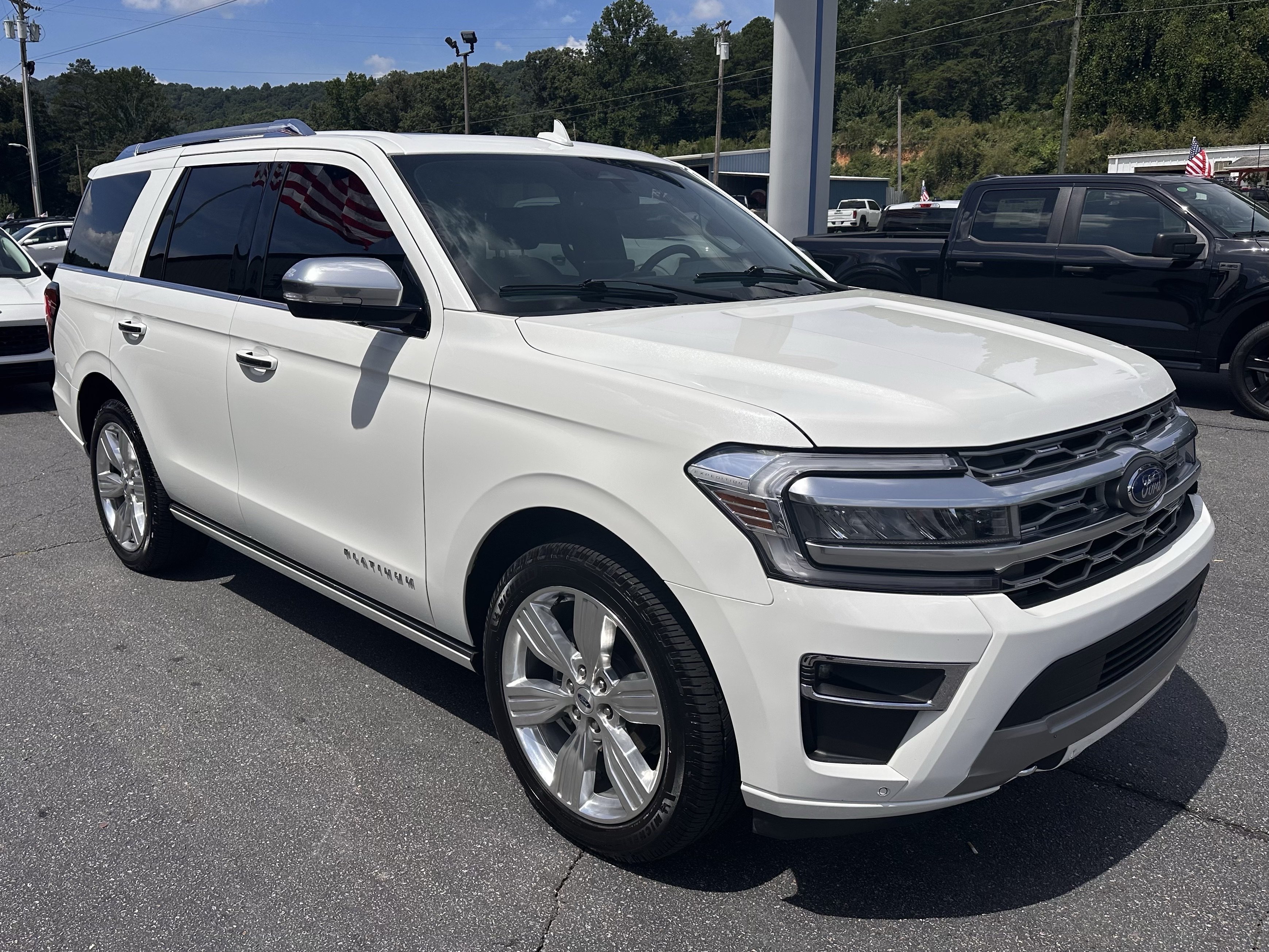 Certified Used 2022 Star White Metallic Tri-Coat Ford Platinum image 4