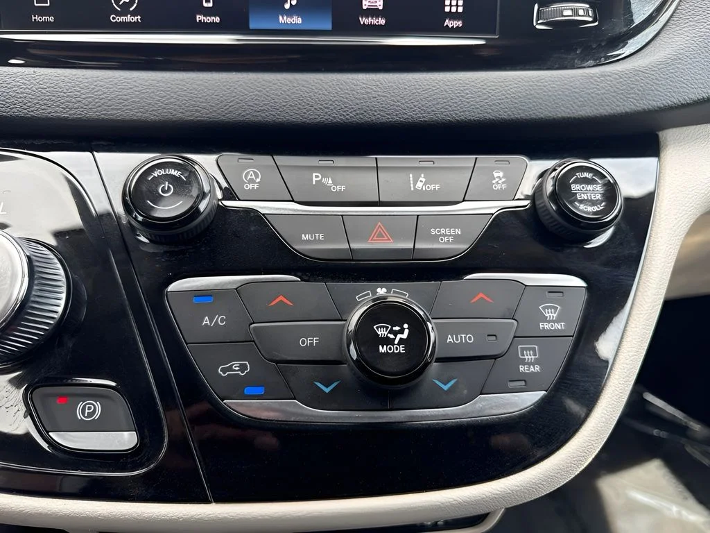 Used 2023 Gray Chrysler Touring L image 19