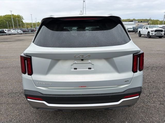 New 2026 Ivory Silver Kia S image 4