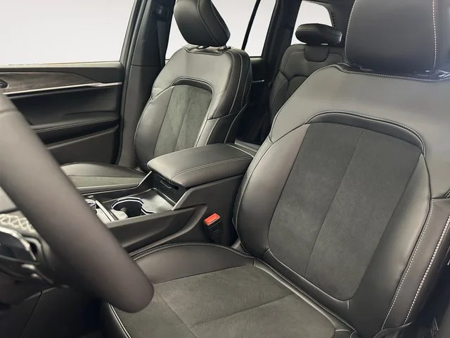New 2026 Black Jeep Laredo Altitude image 9