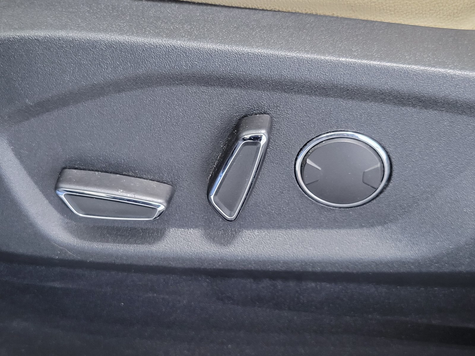 Used 2019 Blue Ford SEL image 9