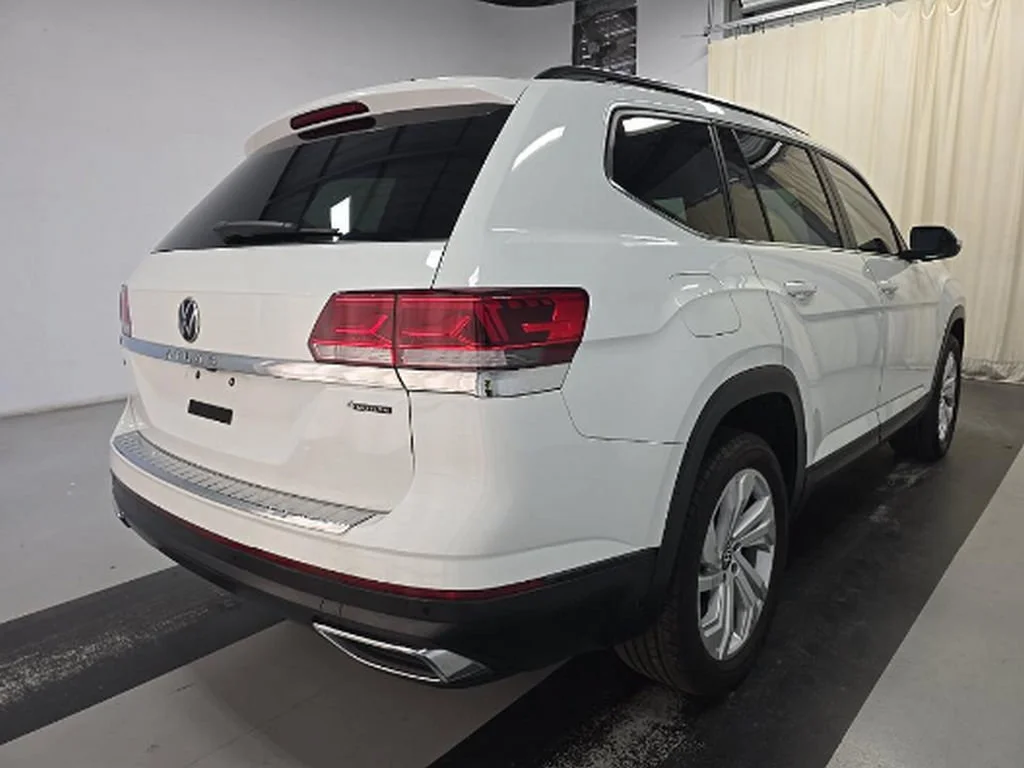 Used 2023 Pure White Volkswagen 2.0T SE w/Technology image 4