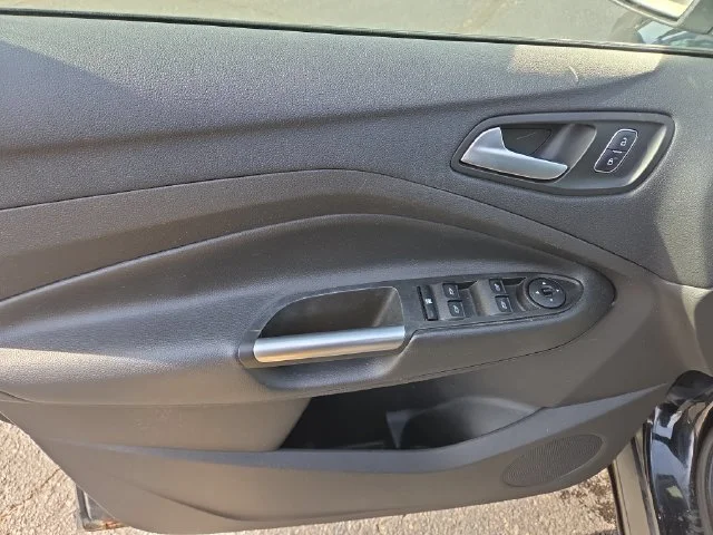 Used 2018 Black Ford SE image 18