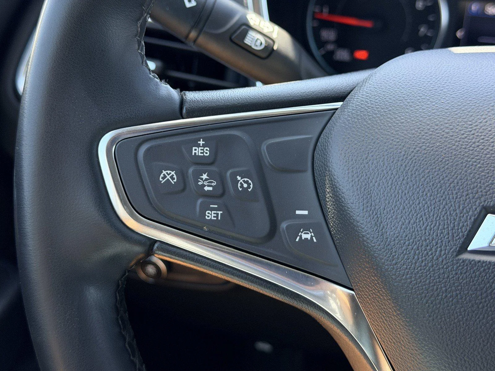 Used 2024 Summit White Chevrolet LT image 27