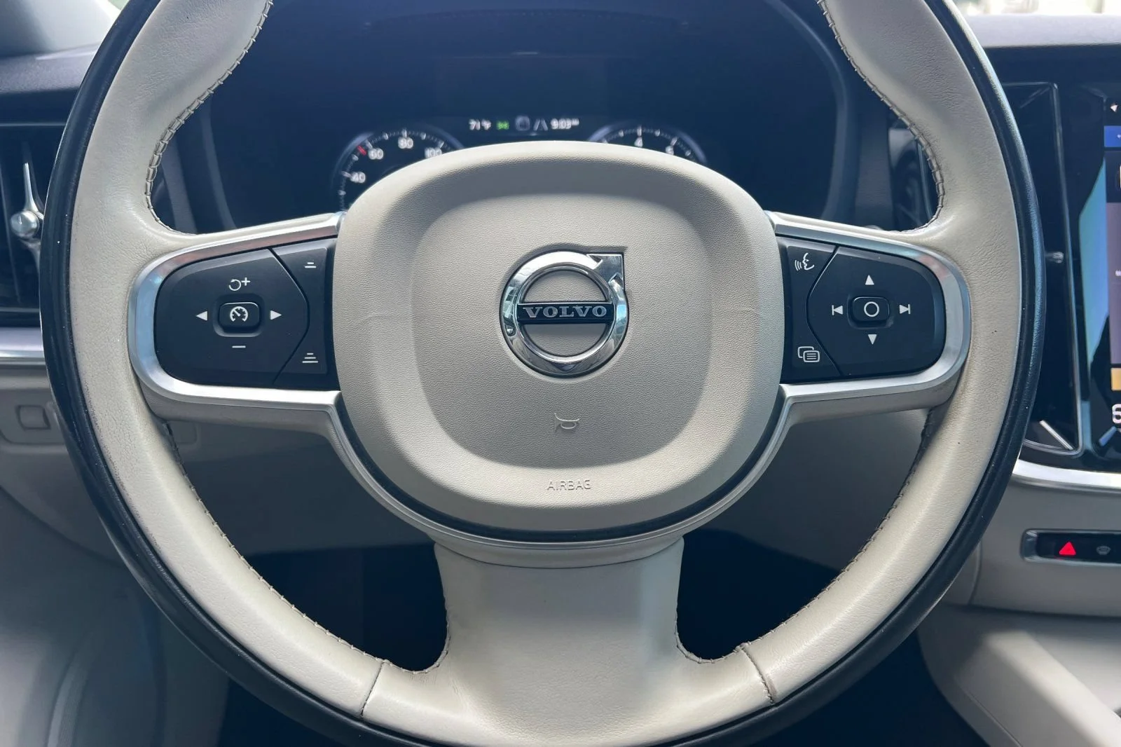Used 2021 Gray Volvo Momentum image 23