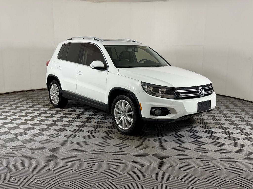 Used 2015 Volkswagen Tiguan S with VIN WVGAV7AXXFW582605 for sale in Champaign, IL