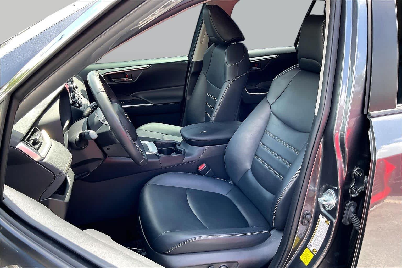 Used 2020 Magnetic Gray Metallic Toyota XLE Premium image 25