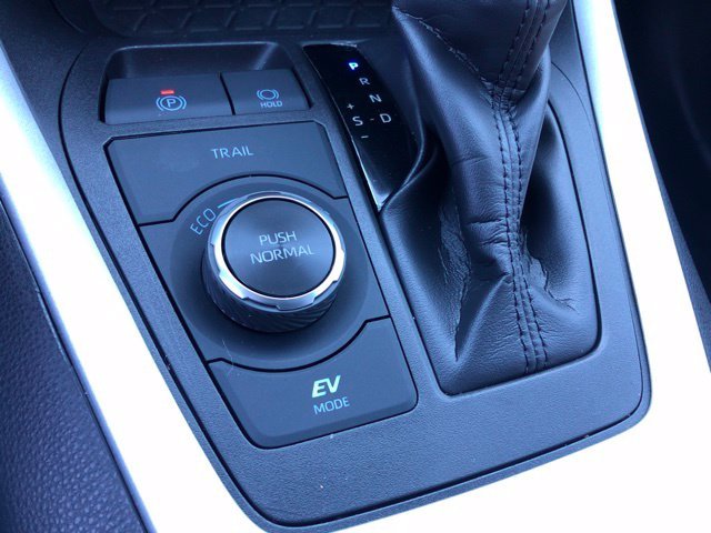 Used 2024 Pearl Toyota XLE Premium image 34