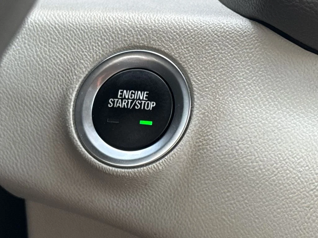 Used 2020 White GMC Denali image 29