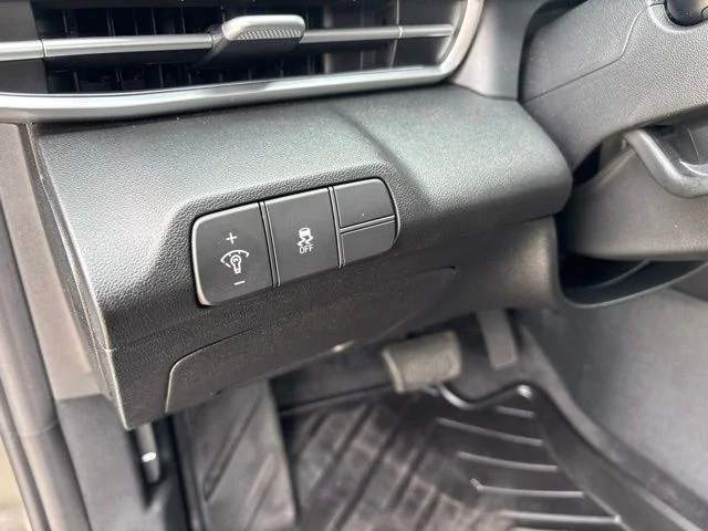 Used 2025 Amazon Gray Hyundai SEL Convenience image 16