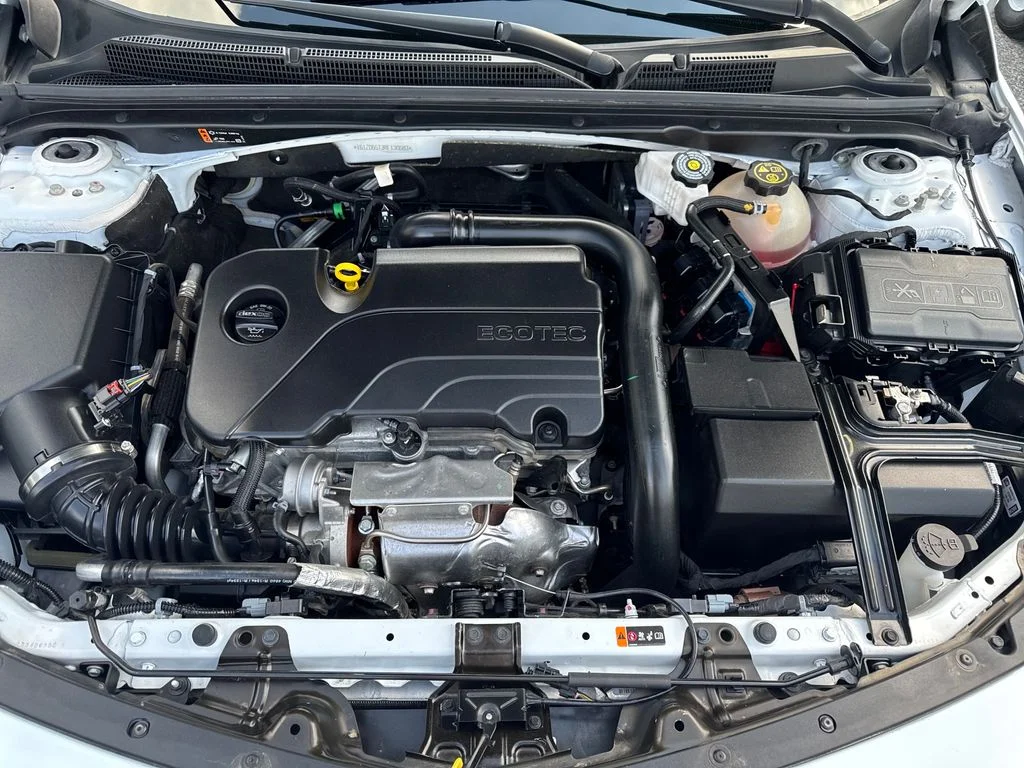 Used 2024 White Chevrolet LT image 24