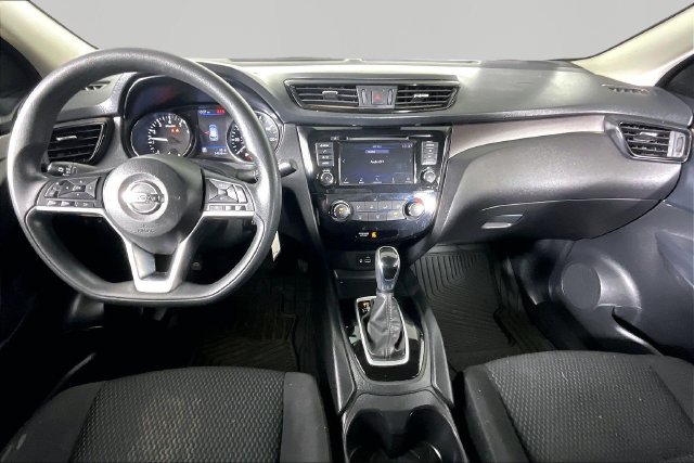 Used 2020 Green Nissan S image 4