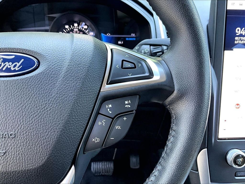 Used 2022 White Ford SEL image 23