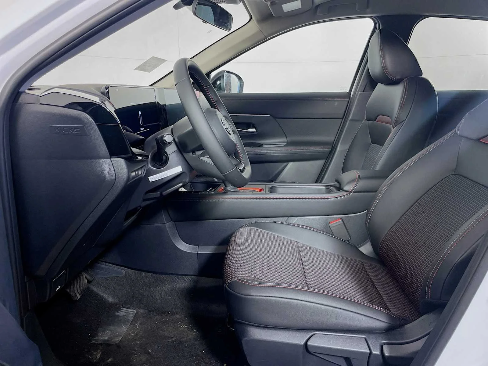 New 2026 Aspen White TriCoat Nissan SR image 4