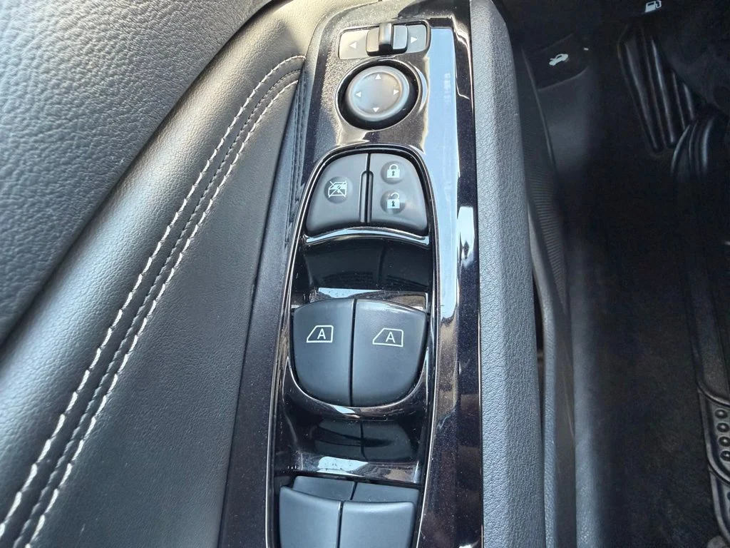 Used 2020 Blue Nissan 2.5 SL image 37