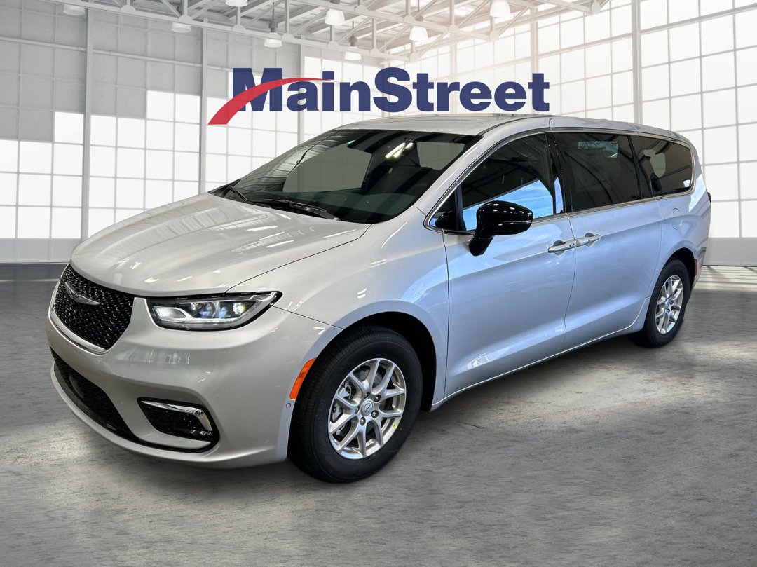 2026 Chrysler Pacifica Select's photo