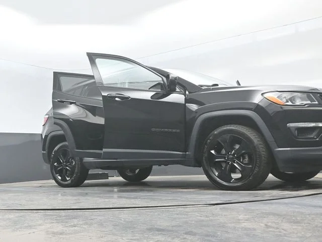 Certified Used 2019 Diamond Black Jeep Latitude image 30