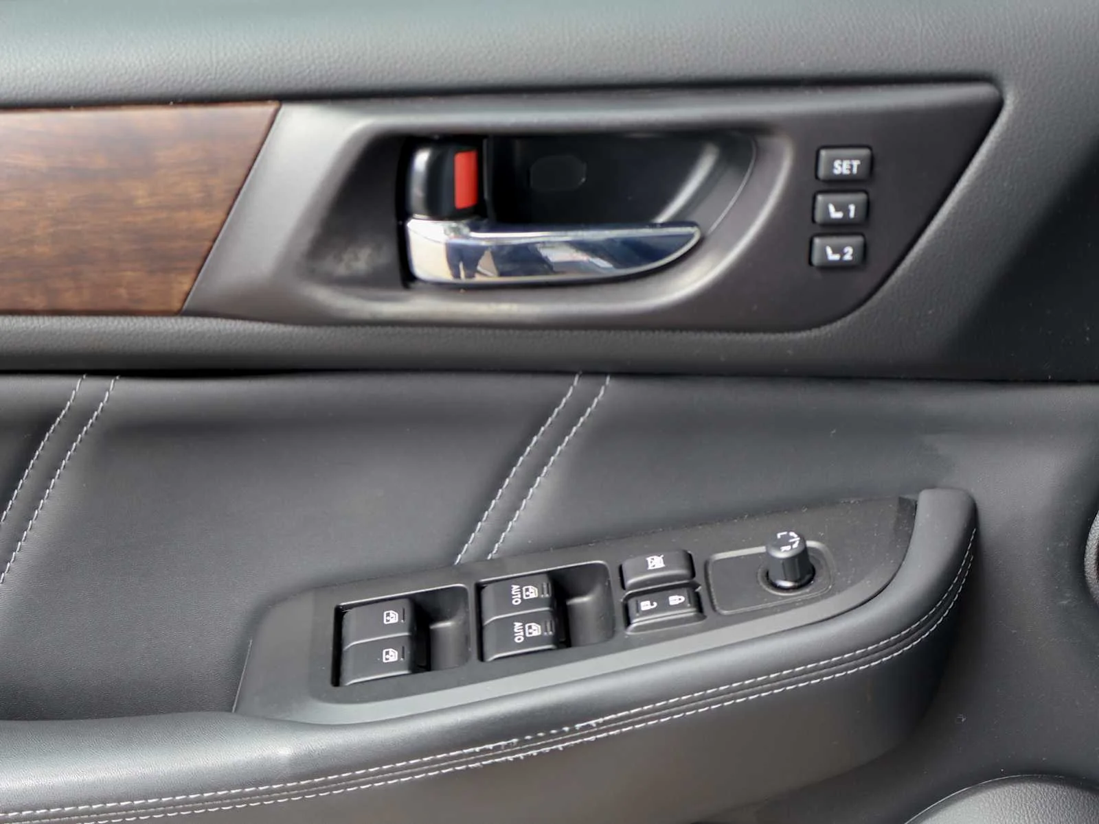 Used 2019 Magnetite Gray Metallic Subaru Limited image 14