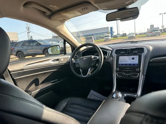 Used 2020 Agate Black Metallic Ford SEL image 13