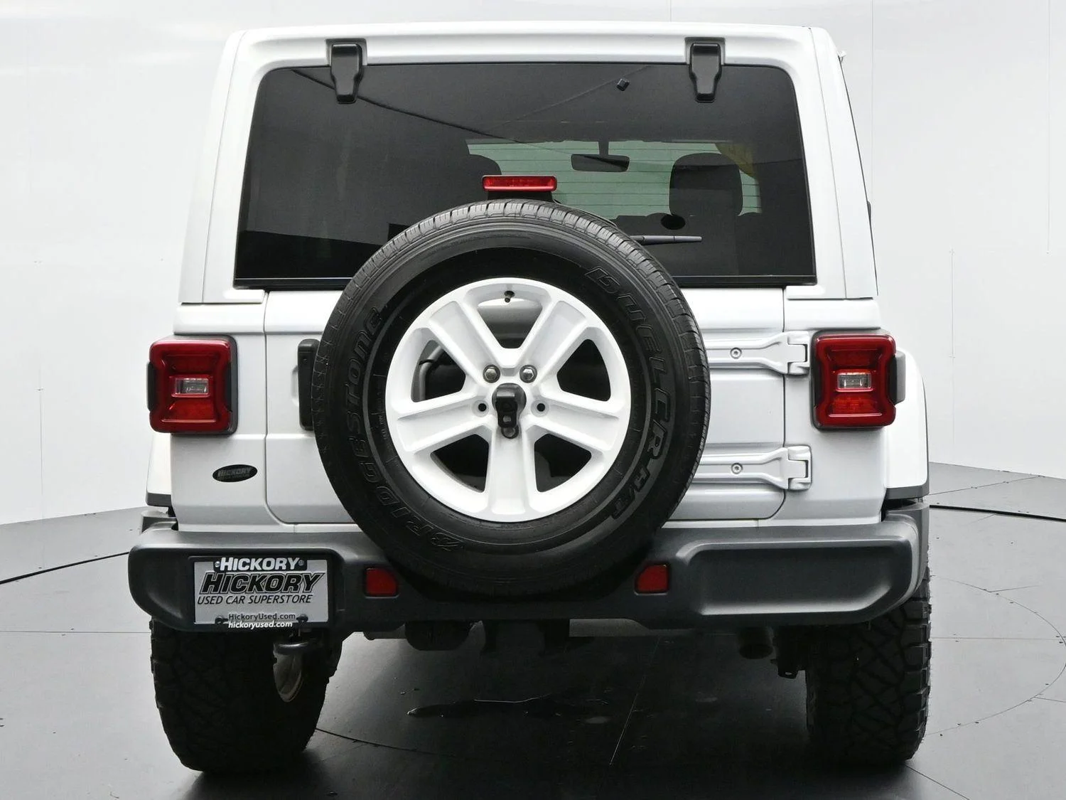 Used 2022 Bright White Clearcoat Jeep Unlimited Sahara image 6